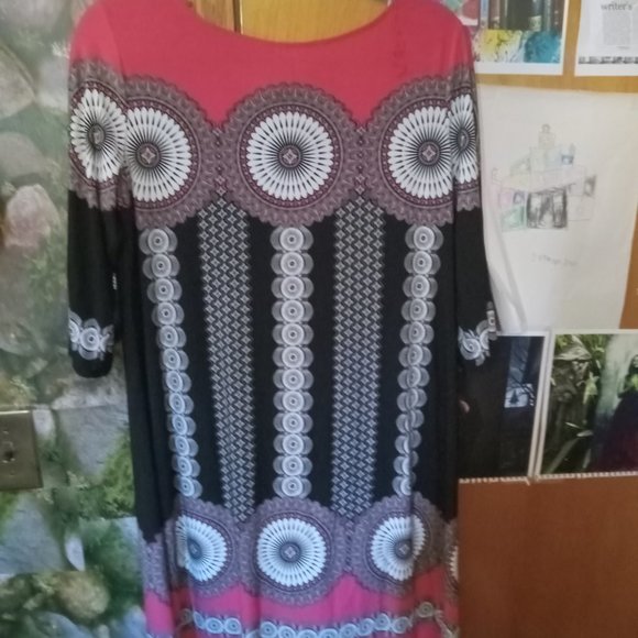 Unique Dress With Designs - Picture 2 of 6